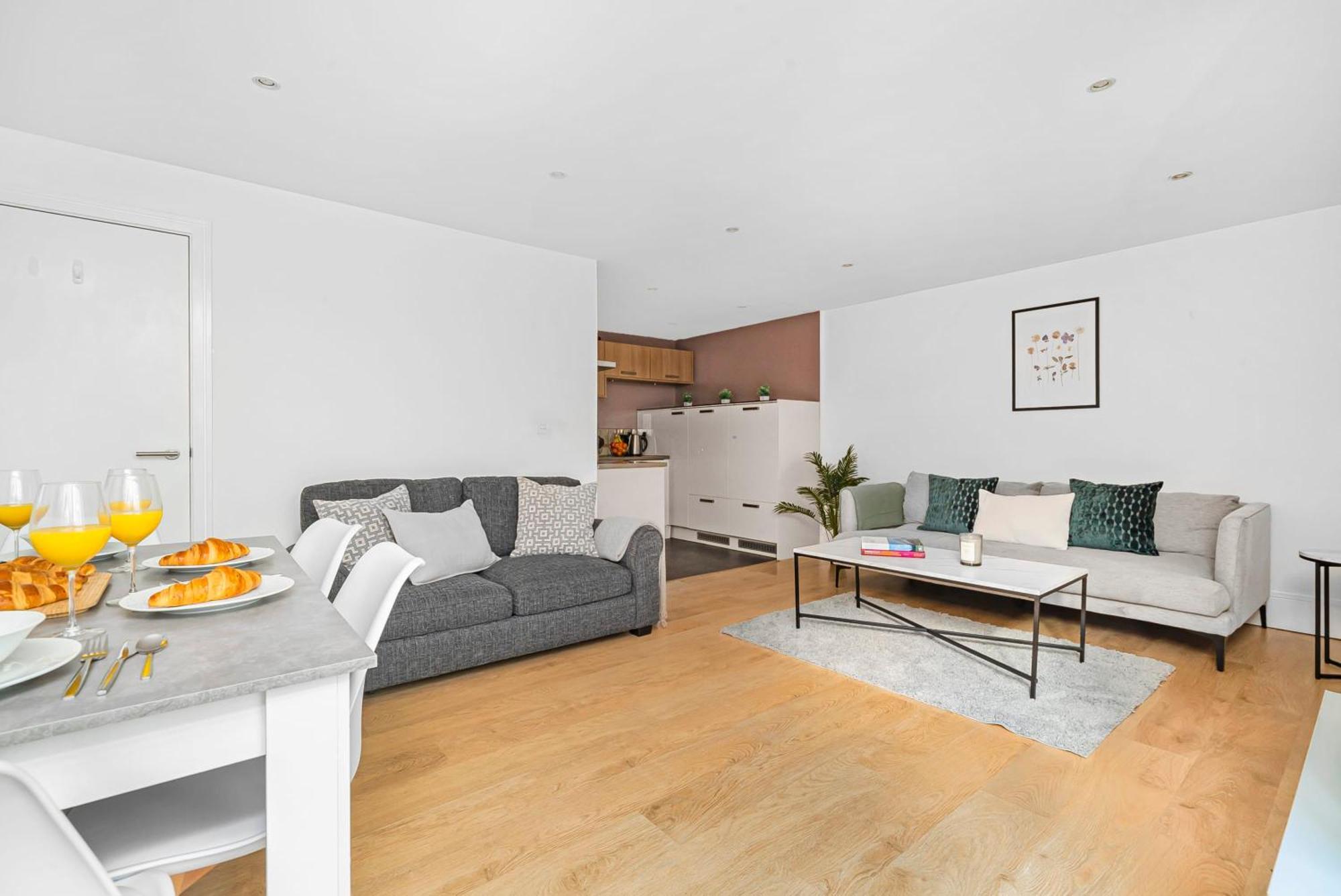 King'S Cross - 2Br With Terrace - Cityapartmentstay Londra Exterior foto